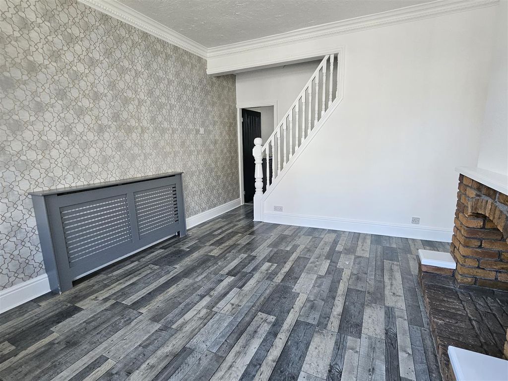 Property photo 3 of 10 Lounge