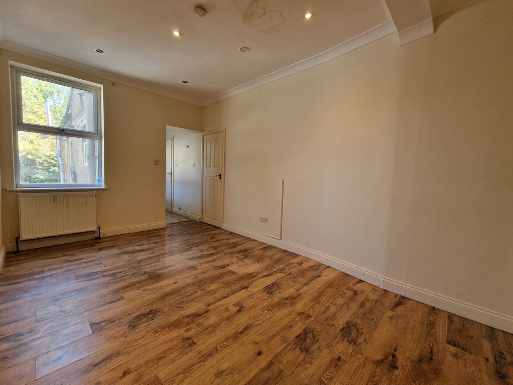 Property photo 3 of 17 Gallery