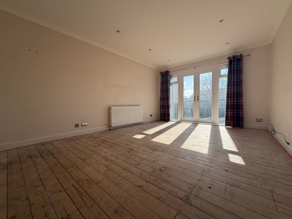 Property photo 3 of 10 Living Room