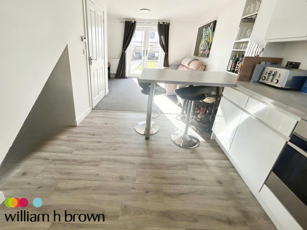 Property photo 3 of 12 Kitchen