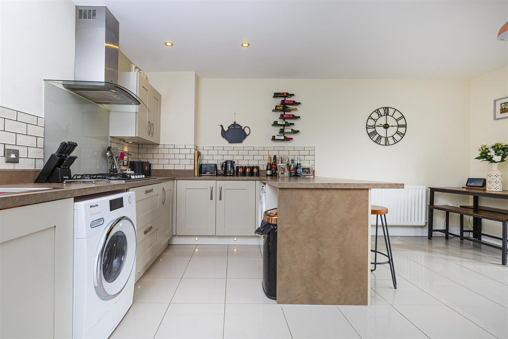 Property photo 2 of 42 Kitchen/Diner