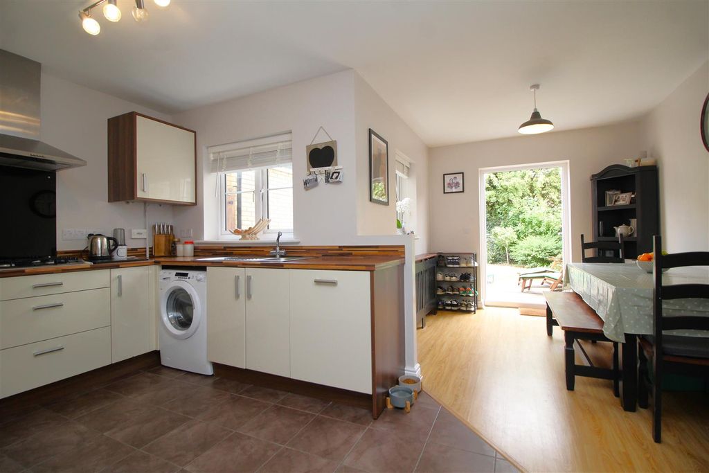 Property photo 2 of 16 Kitchen Diner.Jpg