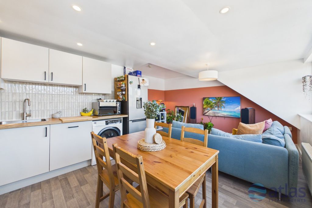 Property photo 3 of 15 Dining Space