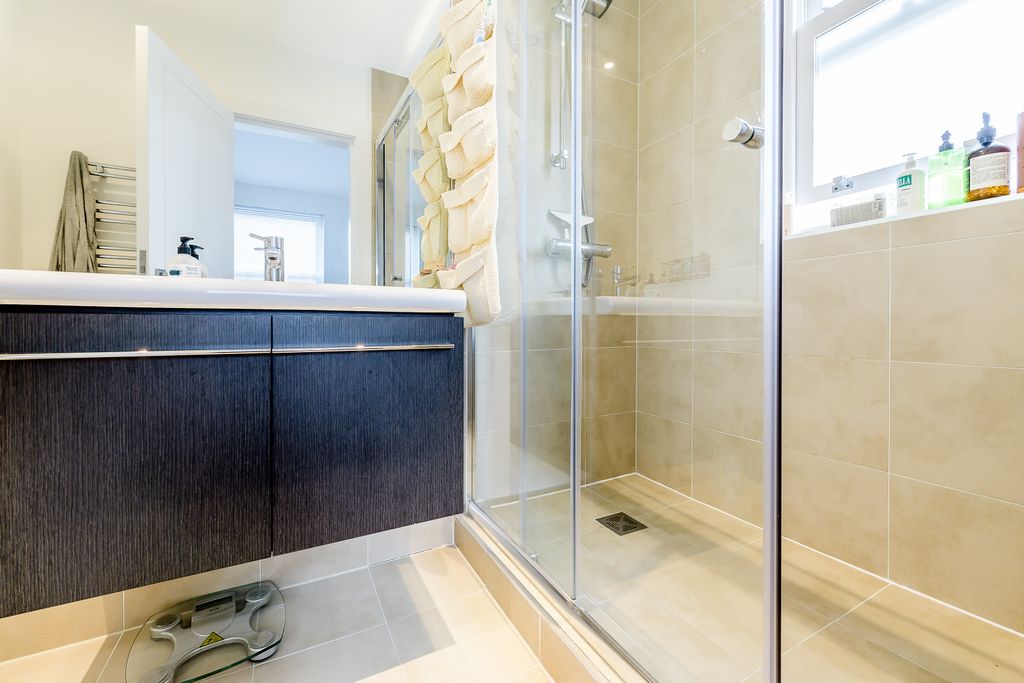 Property photo 3 of 6 Bathroom