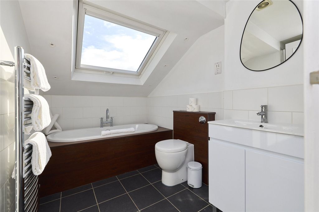 Property photo 3 of 17 Bathroom