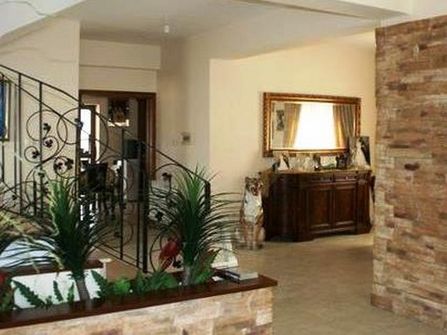 Property photo 1 of 3