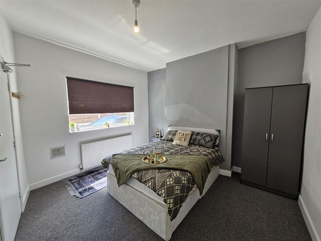 Property photo 3 of 19 Room 1