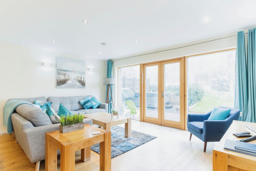 Property photo 3 of 15 Open Plan