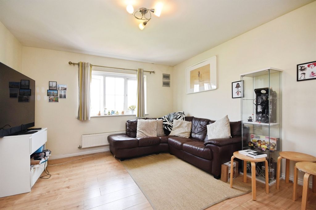 Property photo 3 of 12