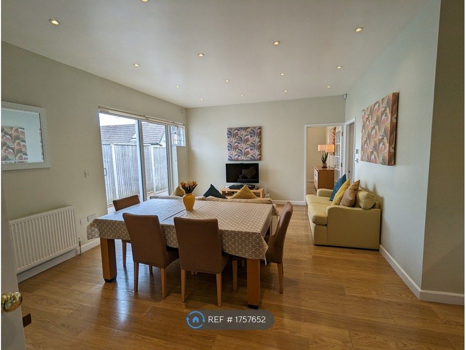 Property photo 3 of 32 Lounge Diner Kitchen