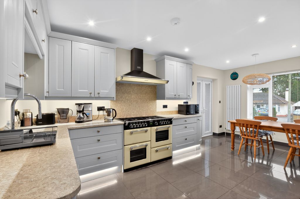 Property photo 2 of 22