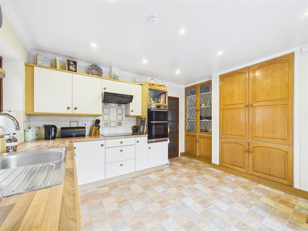 Property photo 2 of 37