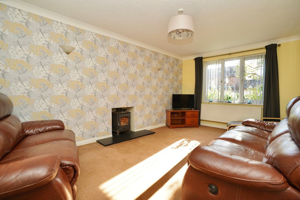 Property photo 2 of 25