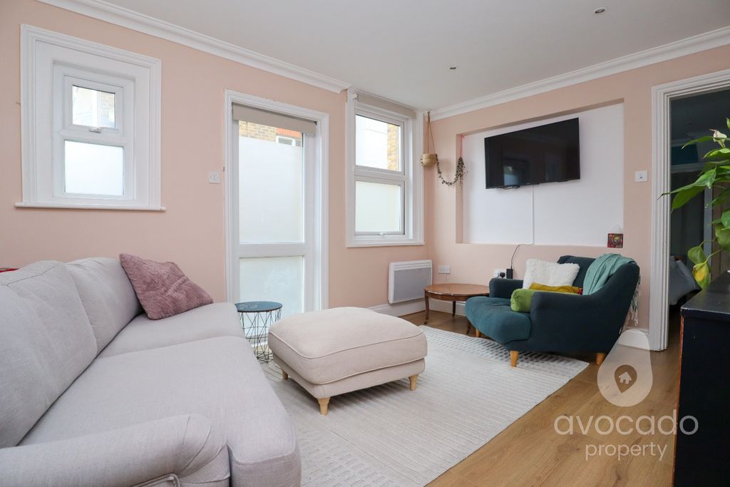 Property photo 3 of 7 5008957