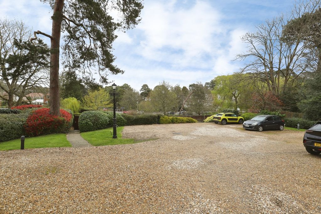 Property photo 2 of 15 Parking