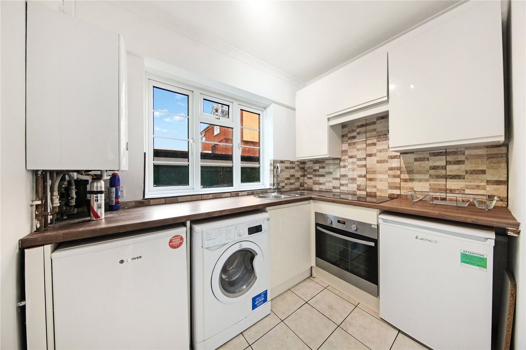 Property photo 2 of 25 Picture No. 10