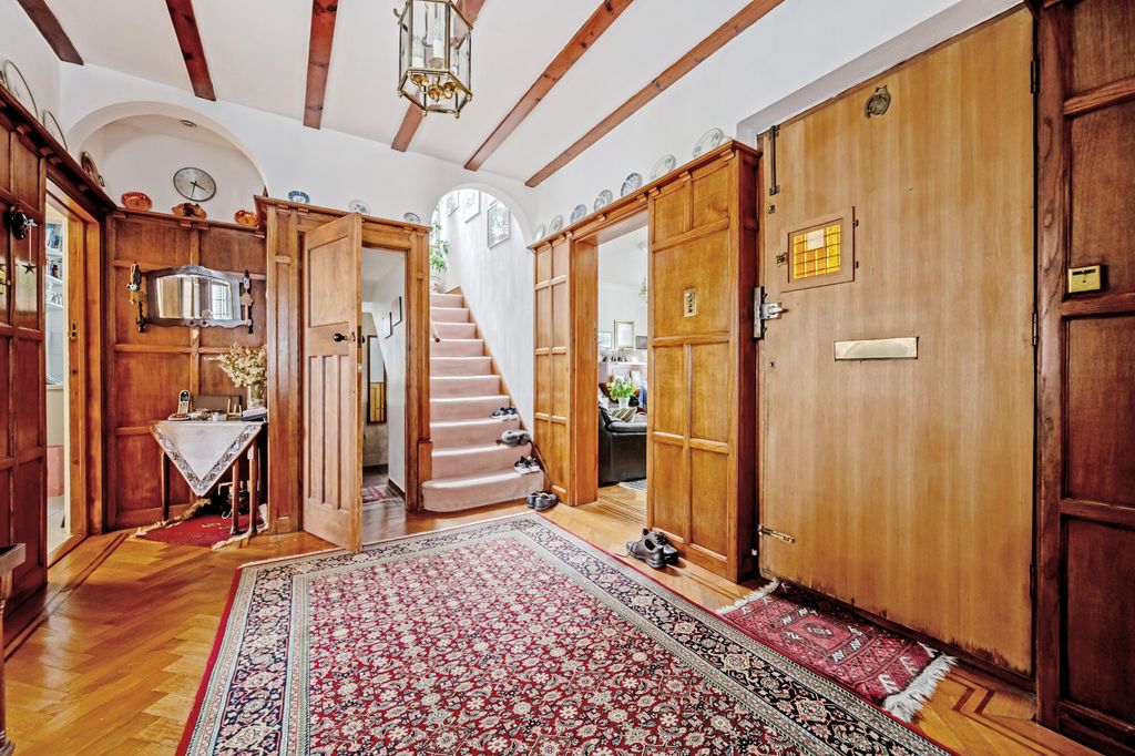 Property photo 2 of 21