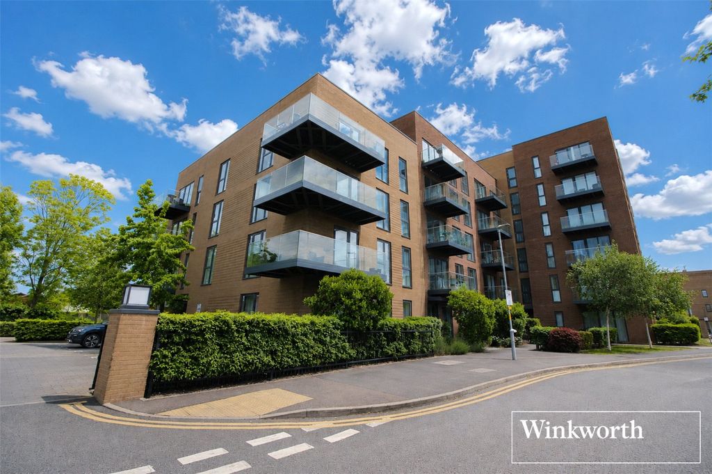2 bed flat for saleStation Road, Borehamwood, Hertfordshire WD6
