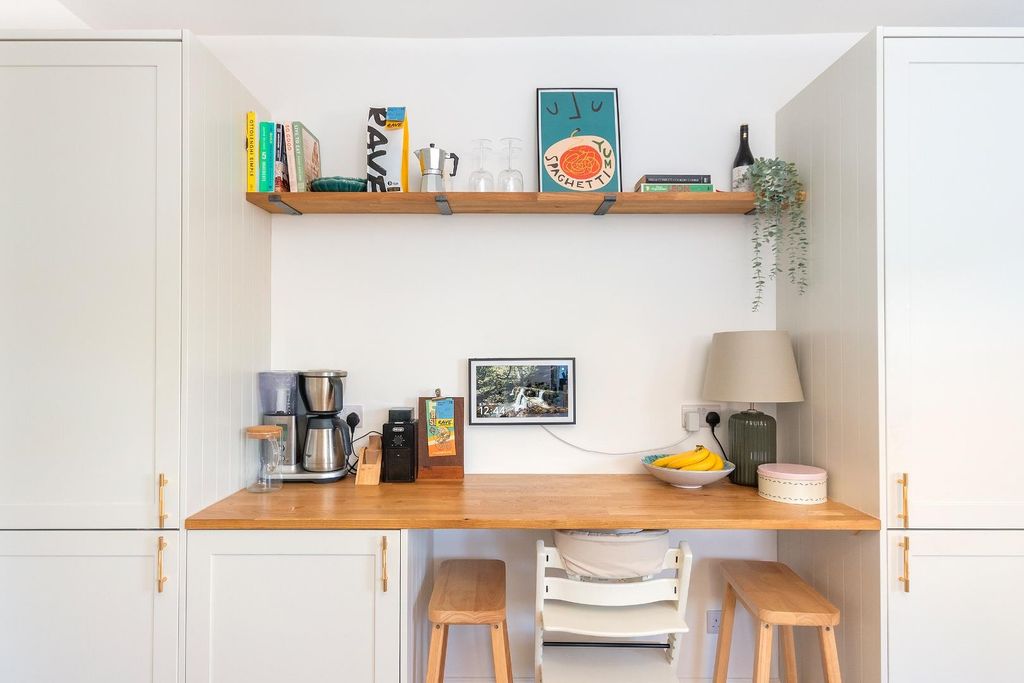 Property photo 3 of 32 1W4R2Bn - Kitchen B.Jpg