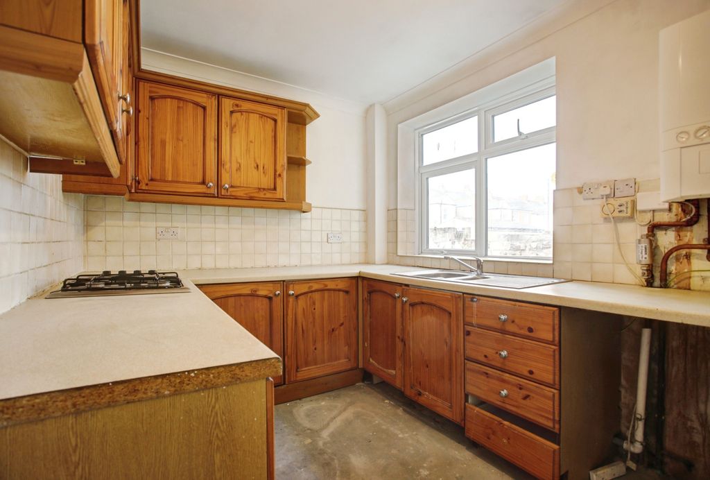 Property photo 3 of 15 Kitchen