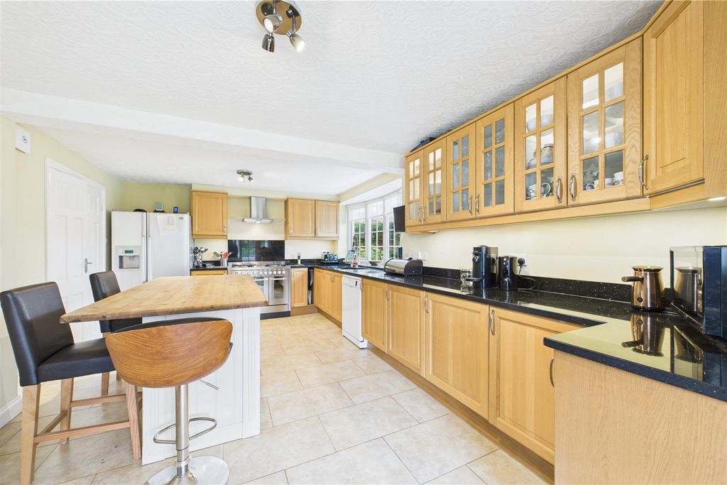 Property photo 3 of 26 Cam04235G0-Pr0045-Still009.Jpg