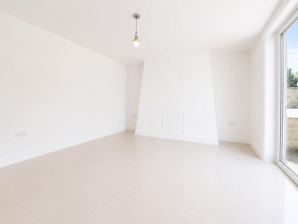 Property photo 3 of 10 Living Room