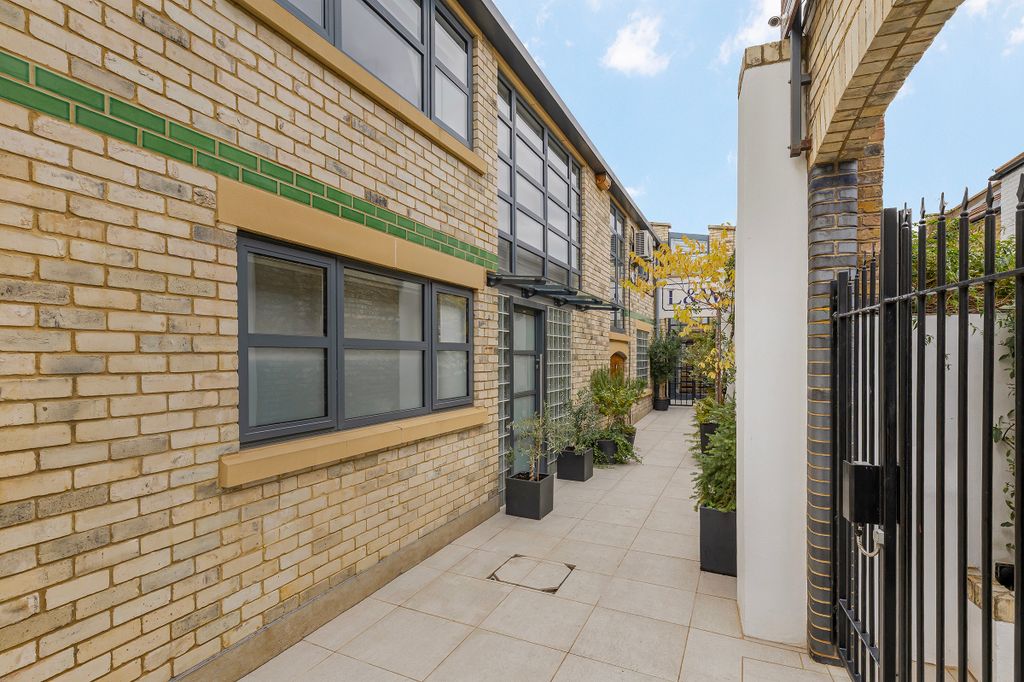 Property photo 3 of 21