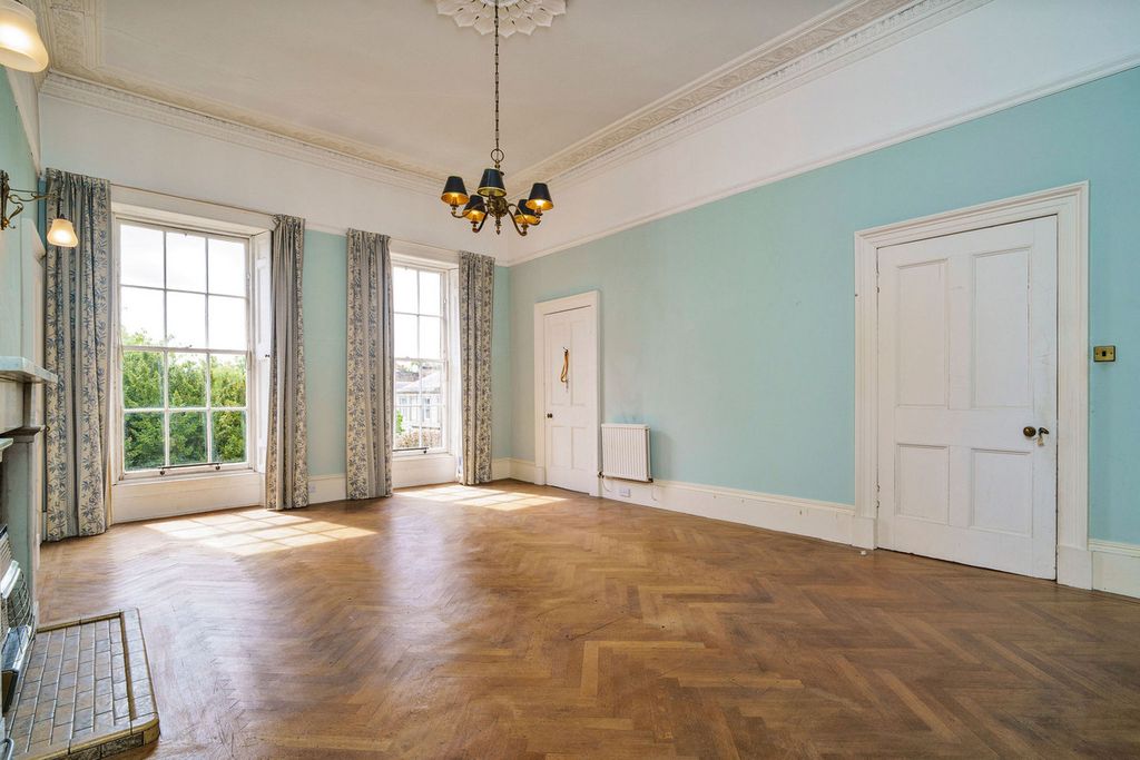 Property photo 2 of 47
