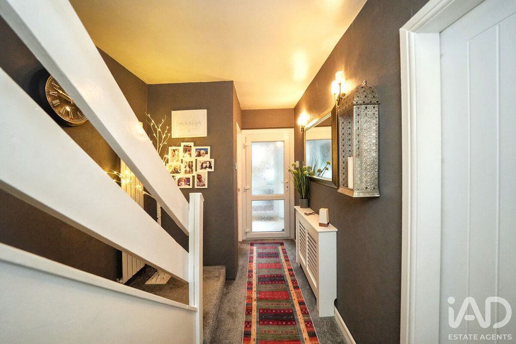 Property photo 2 of 36