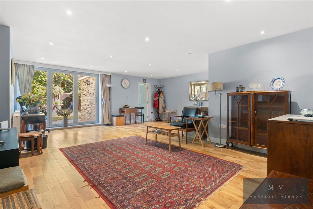 Property photo 3 of 17 Temple Road 12 MV-10.Jpg