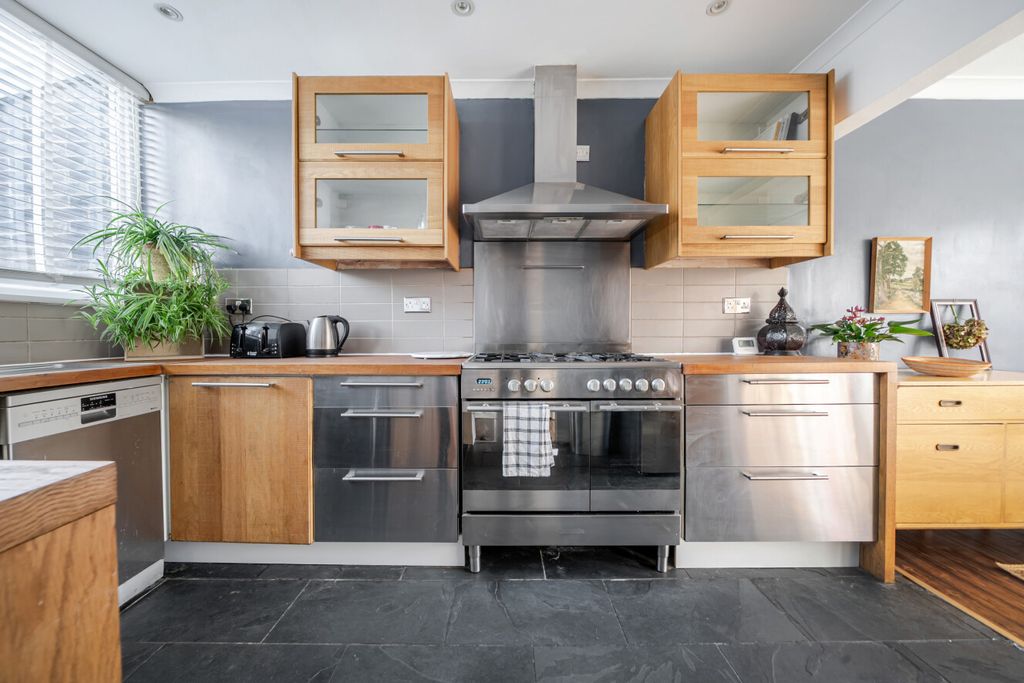 Property photo 2 of 15 1522972-9-6Aabc68...