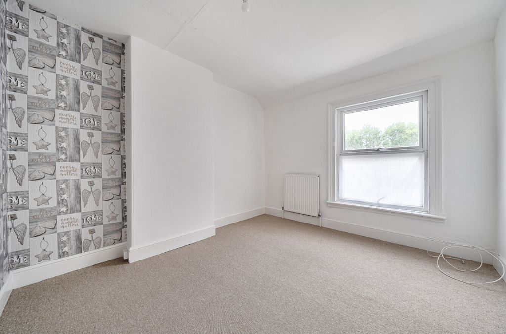 Property photo 3 of 14 1306868-1-68482Ff...