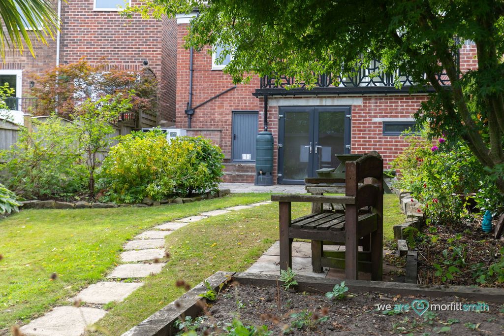 Property photo 2 of 26