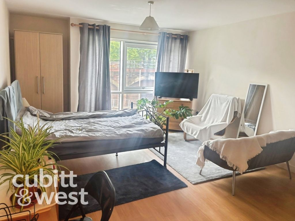 Property photo 1 of 4