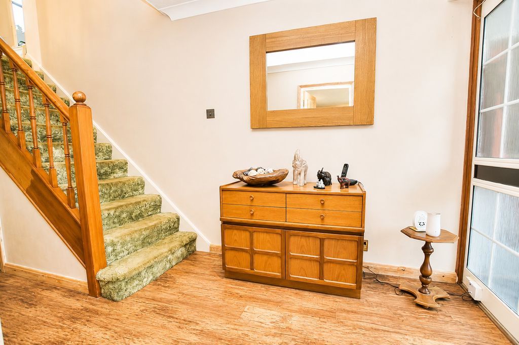 Property photo 3 of 16 Photo 7