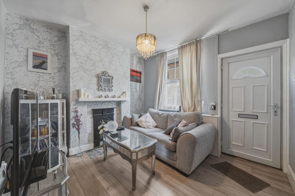 Property photo 3 of 19 Living Room