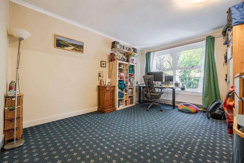 Property photo 2 of 16 Picture No. 27