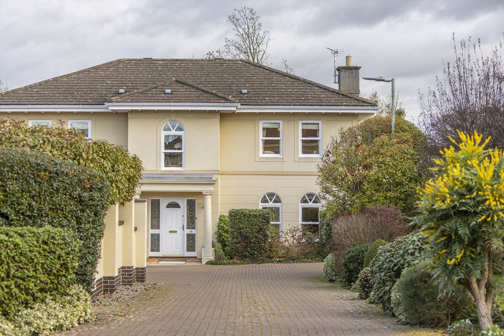 Property photo 1 of 33