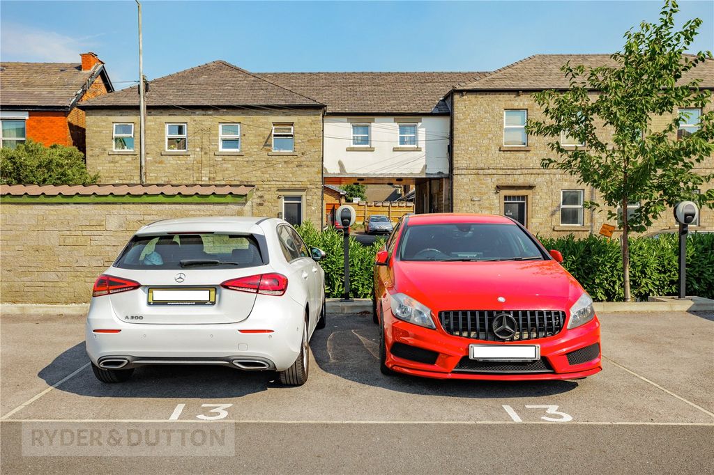 Property photo 3 of 19 Parking