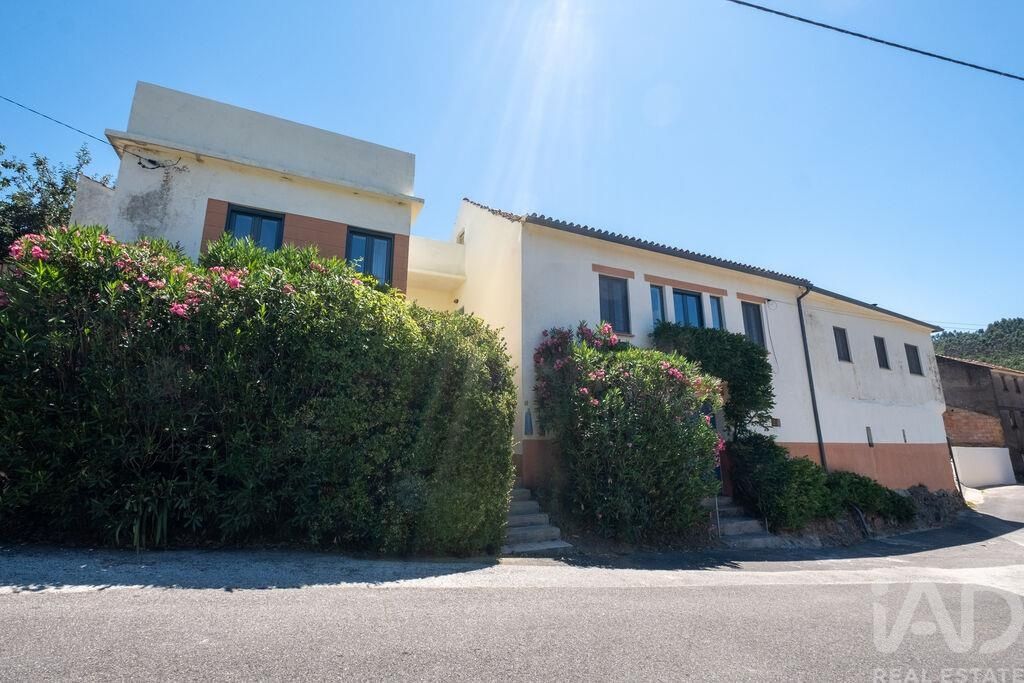 Property photo 1 of 40