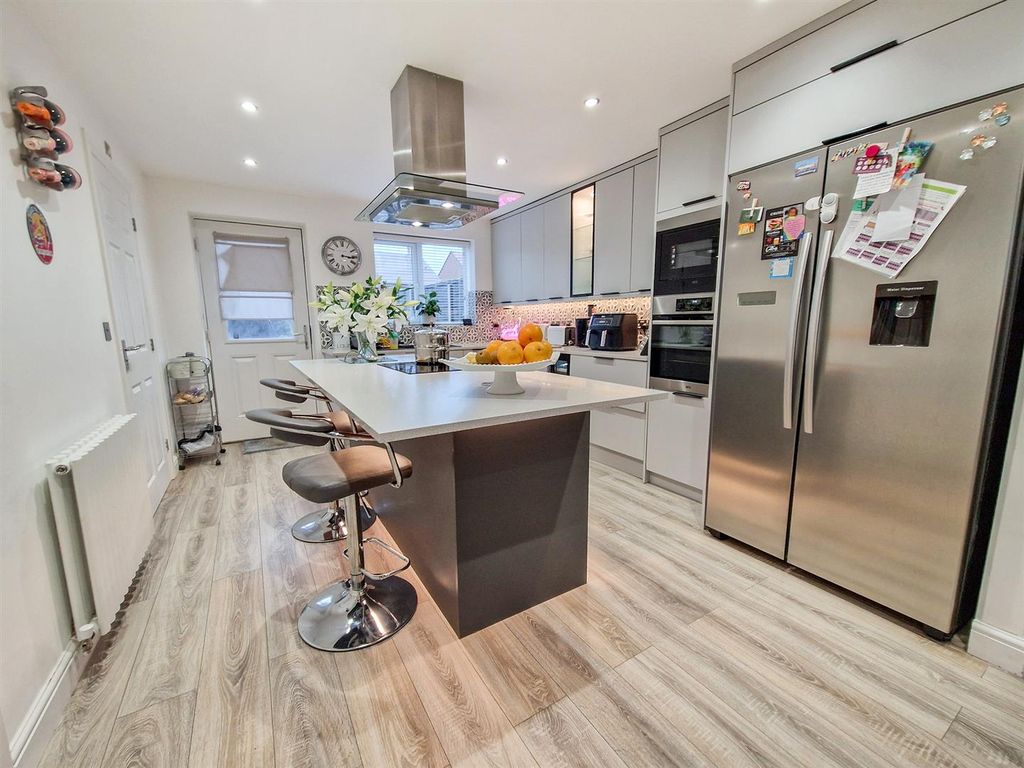 Property photo 2 of 19 Kitchen/Diner