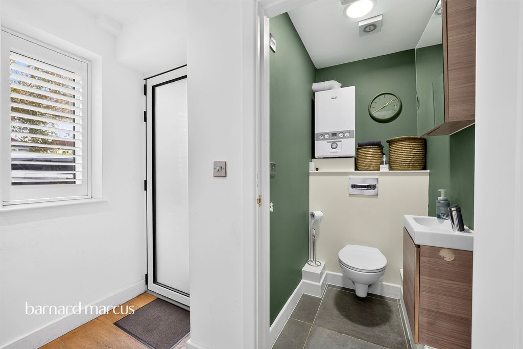 Property photo 3 of 27