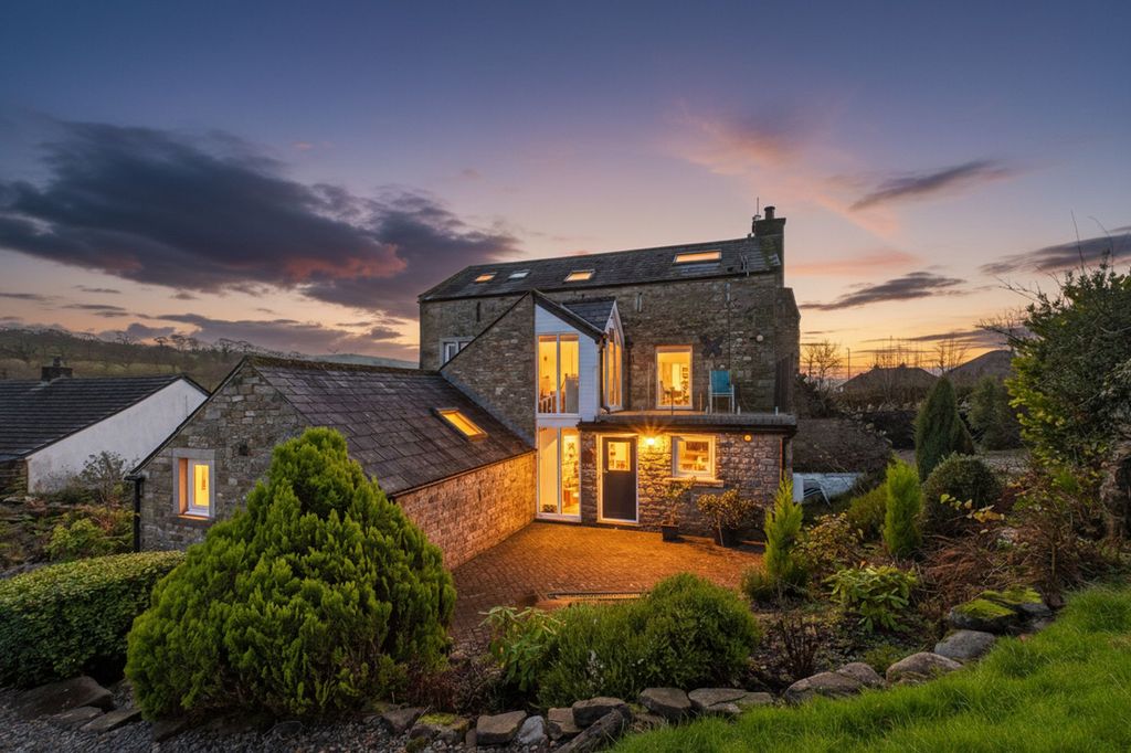 Property photo 1 of 36