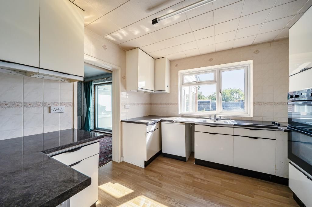 Property photo 2 of 19 Kitchen