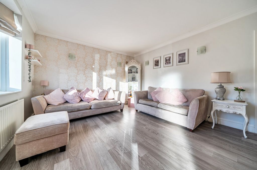 Property photo 3 of 22 1386548-1-692Eca8...