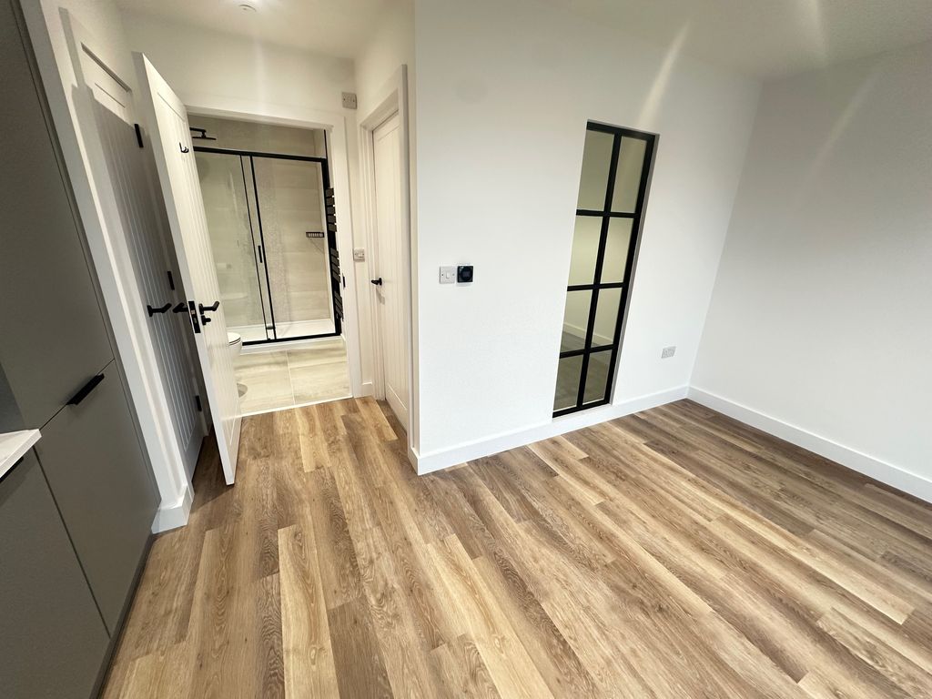 Property photo 3 of 11 Image