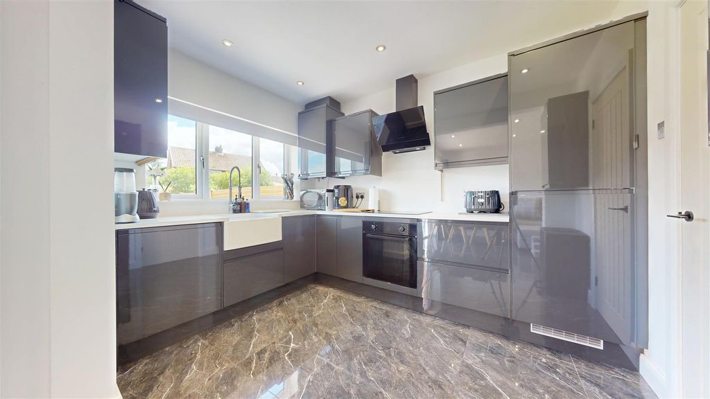 Property photo 3 of 26 Broadway Kitchen