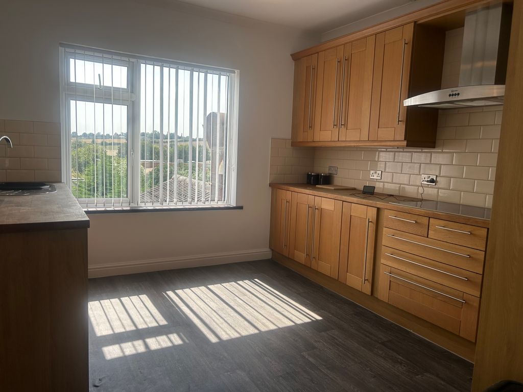 Property photo 1 of 10 Kitchen