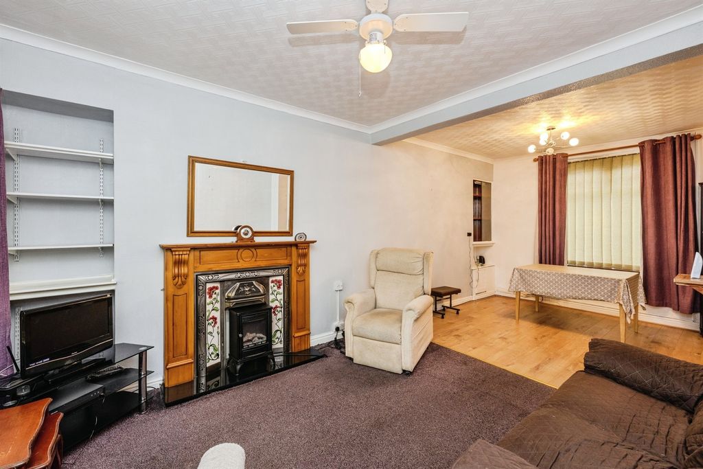 Property photo 2 of 17