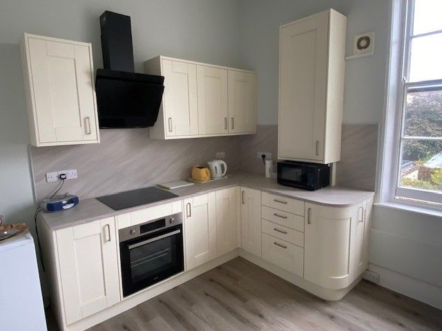 Property photo 1 of 9 Photo 4